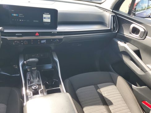 Used 2024 Kia Sorento LX image 17