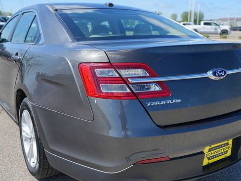 Used 2019 Ford Taurus SE FWD image 9