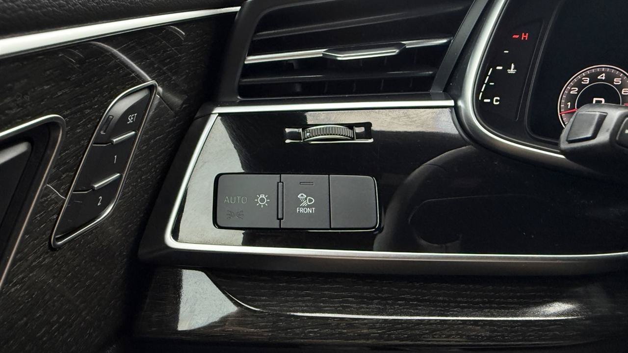 Used 2023 Audi Q8 Premium Plus AWD/4WD image 39