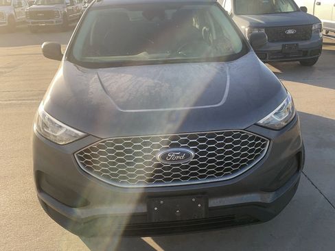 Used 2024 Ford Edge SE image 2
