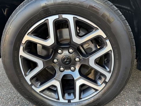 Used 2025 RAM 1500 Laramie image 29