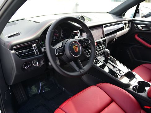 Used 2026 Porsche Macan image 4