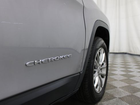 Used 2022 Jeep Cherokee Latitude Lux AWD/4WD image 21