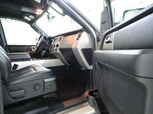Used 2017 Ford Expedition XLT w/ Equipment Group 201A AWD/4WD image 10