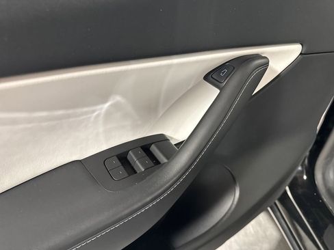 Used 2022 Tesla Model Y Performance AWD/4WD image 16