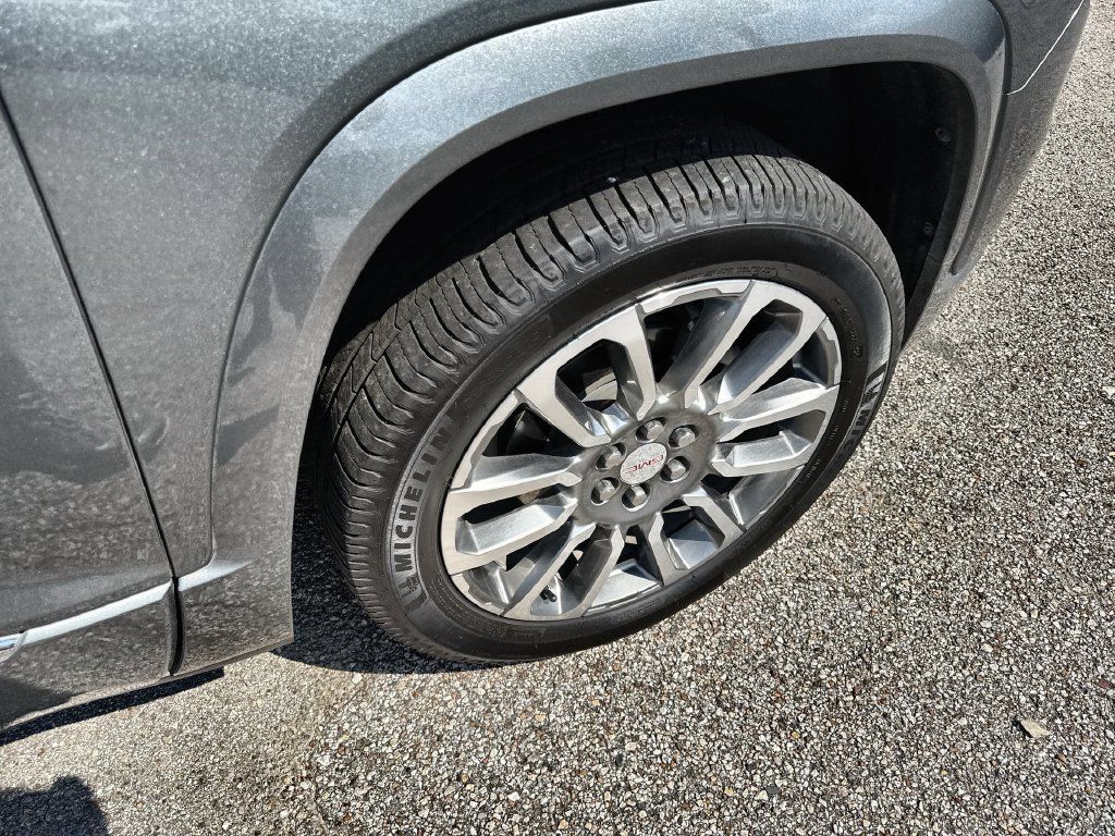 Used 2023 GMC Acadia Denali w/ Denali Ultimate Package FWD image 9