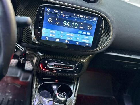 Used 2017 smart fortwo passion RWD image 16