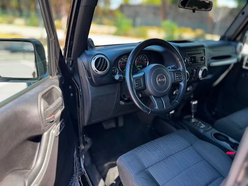 Used 2012 Jeep Wrangler Unlimited Sahara AWD/4WD image 34