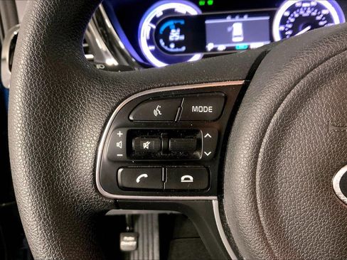 Used 2020 Kia Niro LX image 18