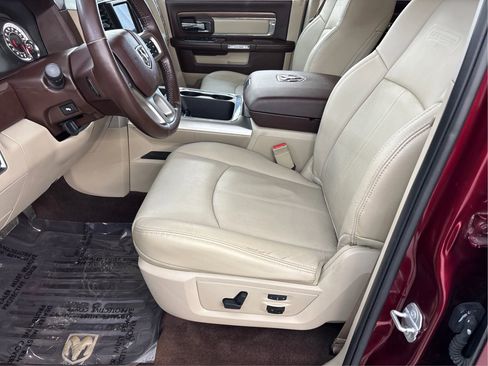 Used 2018 RAM 1500 Laramie w/ Convenience Group AWD/4WD image 13
