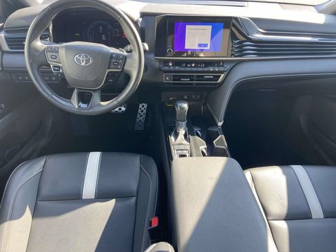 Used 2025 Toyota Camry SE w/ Convenience Package FWD image 11