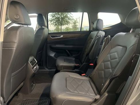 New 2026 Volkswagen Atlas SE FWD image 21