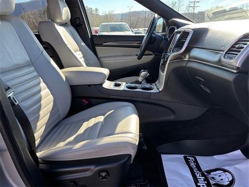 Used 2018 Jeep Grand Cherokee Limited image 14