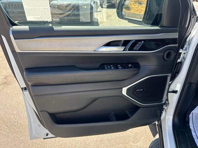New 2026 Jeep Grand Wagoneer Limited AWD/4WD image 9