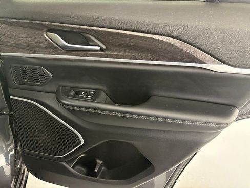 Used 2022 Jeep Grand Cherokee Limited RWD image 40