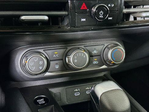 Used 2025 Nissan Kicks SV image 23