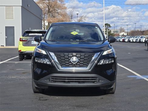 Used 2021 Nissan Rogue S image 2