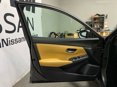 Used 2021 Nissan Sentra SV w/ SV Premium Package image 9