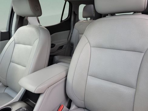 Used 2018 GMC Acadia SLT image 16