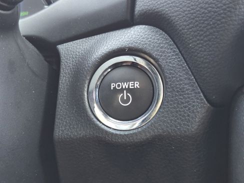 Used 2025 Toyota RAV4 XLE AWD/4WD image 17