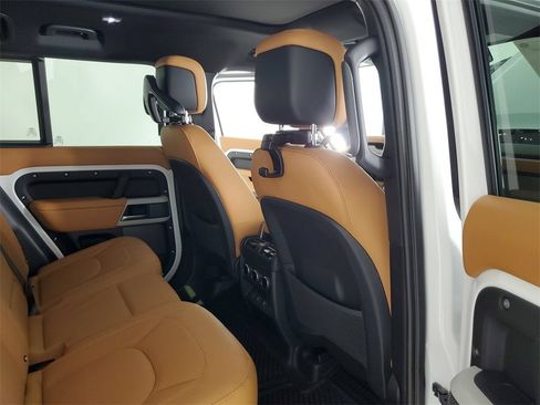 Used 2024 Land Rover Defender 110 SE AWD/4WD image 11