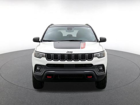 Used 2025 Jeep Compass Trailhawk AWD/4WD image 2