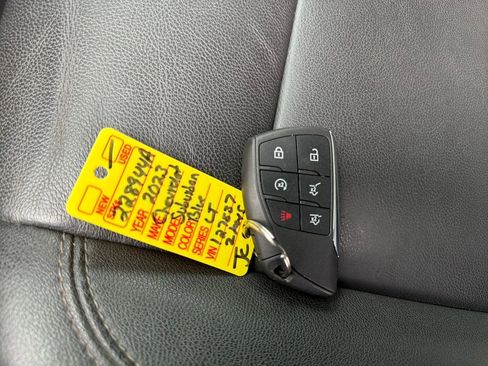 Used 2023 Chevrolet Suburban LT w/ Luxury Package image 33