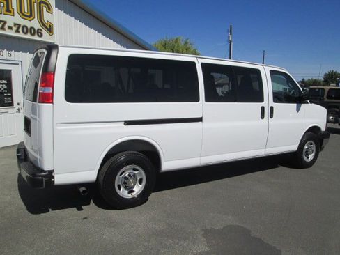 Used 2025 Chevrolet Express 3500 LT w/ LT Preferred Equipment Group RWD image 6