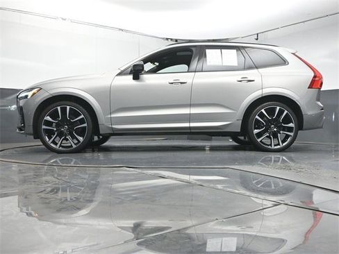Used 2023 Volvo XC60 B5 Ultimate w/ Protection Package Premier image 36