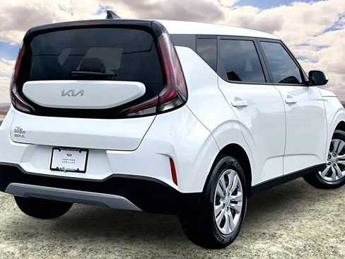 Used 2023 Kia Soul LX FWD image 5