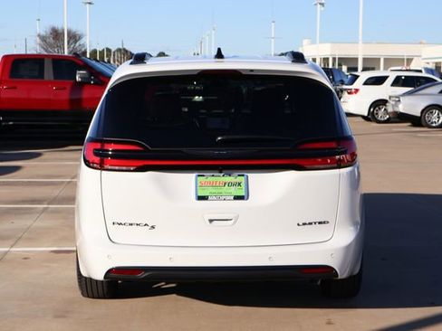 New 2026 Chrysler Pacifica Limited image 6