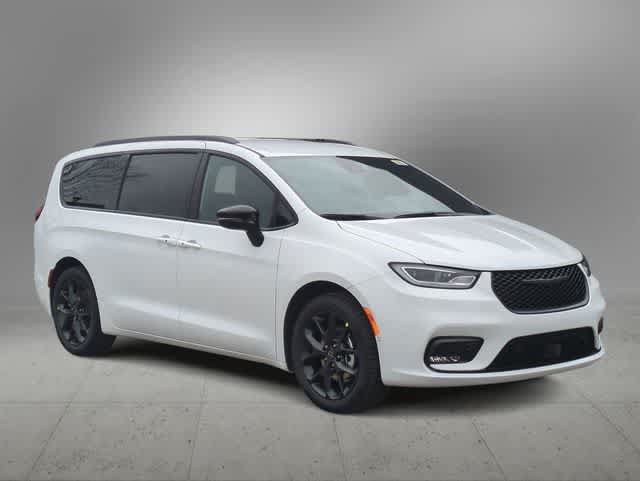 New 2026 Chrysler Pacifica Select FWD image 2