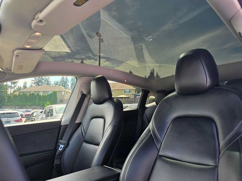 Used 2021 Tesla Model Y Long Range AWD/4WD image 21