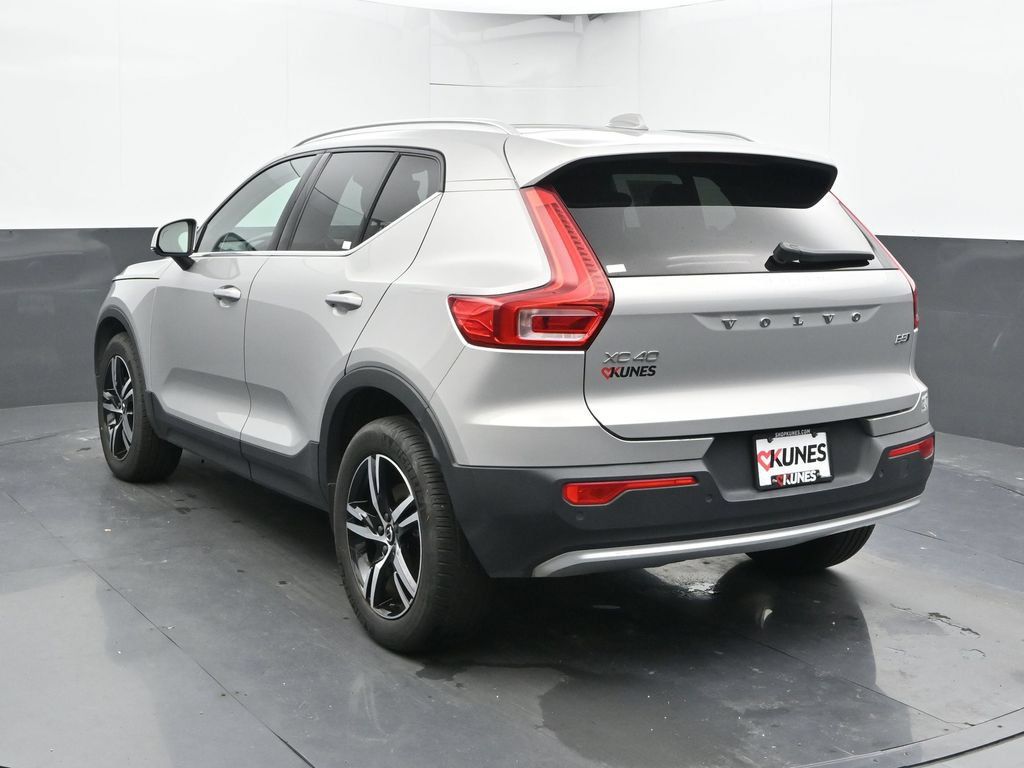 Used 2024 Volvo XC40 B5 Core AWD/4WD image 11