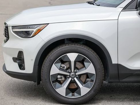 Certified 2026 Volvo XC40 B5 Plus AWD/4WD image 27