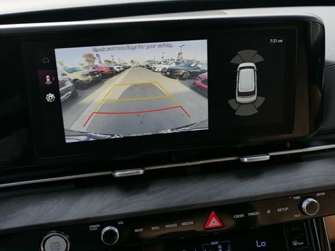 Used 2024 Kia Carnival EX FWD image 21