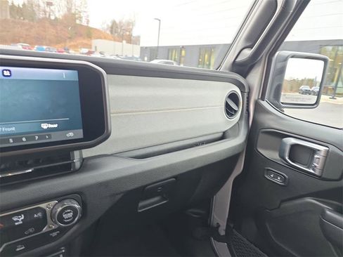 Used 2024 Jeep Wrangler Sport S image 20