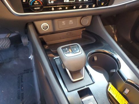 Used 2023 Nissan Rogue SV w/ SV Premium B Package image 32