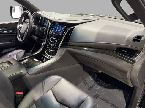 Used 2019 Cadillac Escalade Platinum image 21