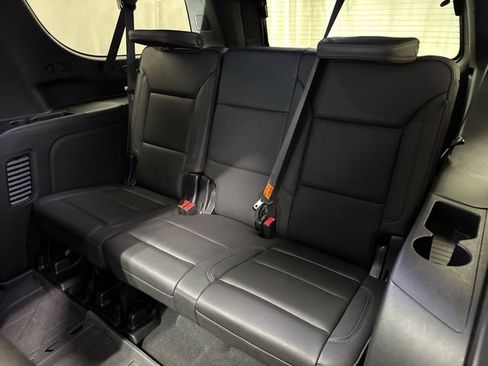 Used 2023 Chevrolet Suburban High Country AWD/4WD image 16
