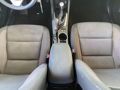 Used 2018 Toyota Corolla LE image 17