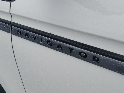 New 2026 Lincoln Navigator Reserve AWD/4WD image 7
