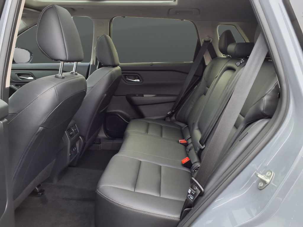 Used 2025 Nissan Rogue SL w/ SL Premium Package AWD/4WD image 52