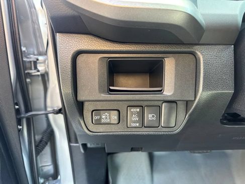 Used 2019 Toyota Tacoma TRD Off-Road w/ Technology Package AWD/4WD image 18