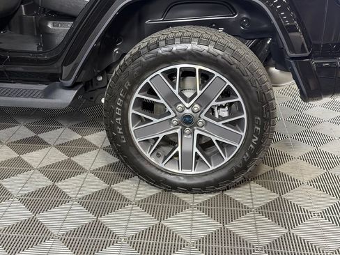 Used 2024 Jeep Wrangler High Altitude AWD/4WD image 18