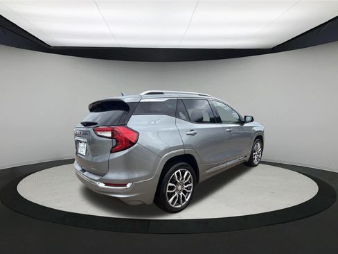 Used 2024 GMC Terrain Denali w/ Denali Premium Package AWD/4WD image 7