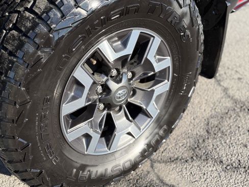 Used 2021 Toyota Tacoma TRD Off-Road w/ TRD Premium Off Road Package image 11