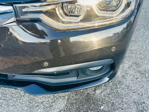 Used 2018 BMW 320i xDrive Sedan w/ Premium Package image 10