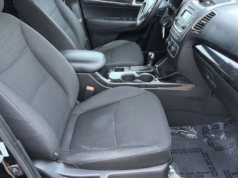 Used 2014 Kia Sorento LX image 38