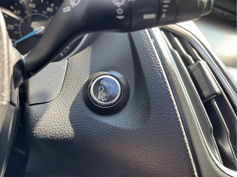 Used 2015 Ford Focus Titanium FWD image 23